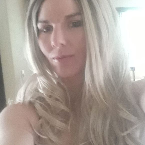 Meet your Posher, Chelle - Picture 1 of 1